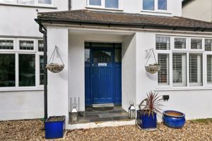 Porch Area- click for photo gallery